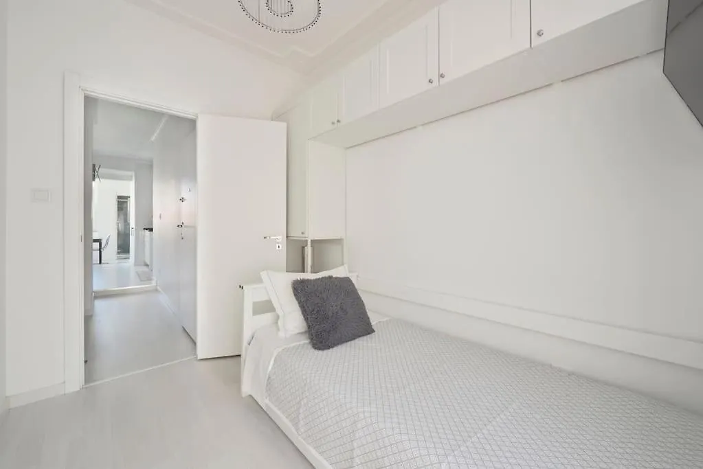 Bright Modern Apartment In Lisbon City Center With Ac